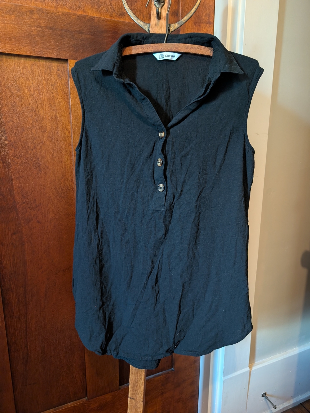 Cupshe Black Sleeveless Collared Button-Front Top